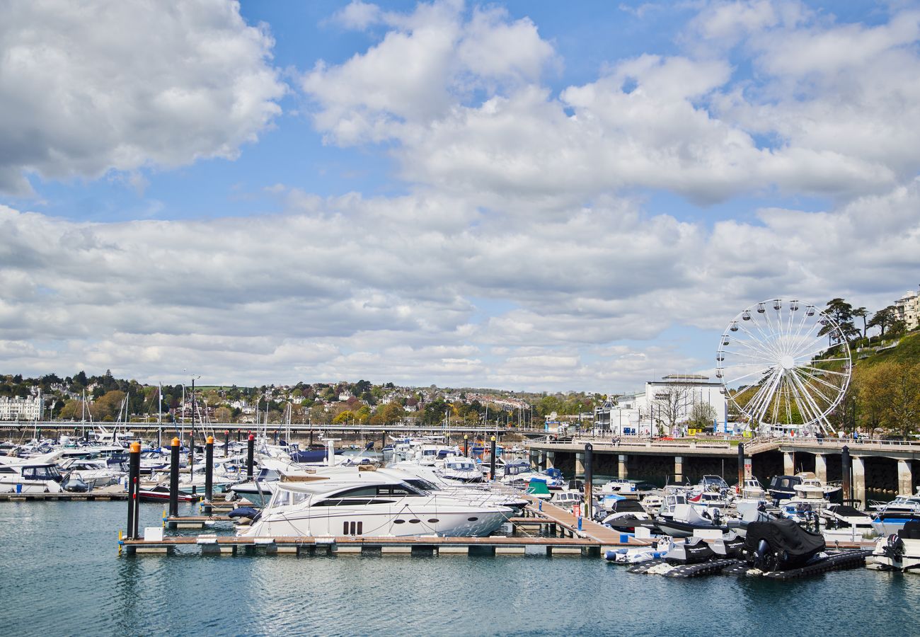 Fresh Escapes - The Moorings - Sleeps 4 - Hot Tub - Torquay 