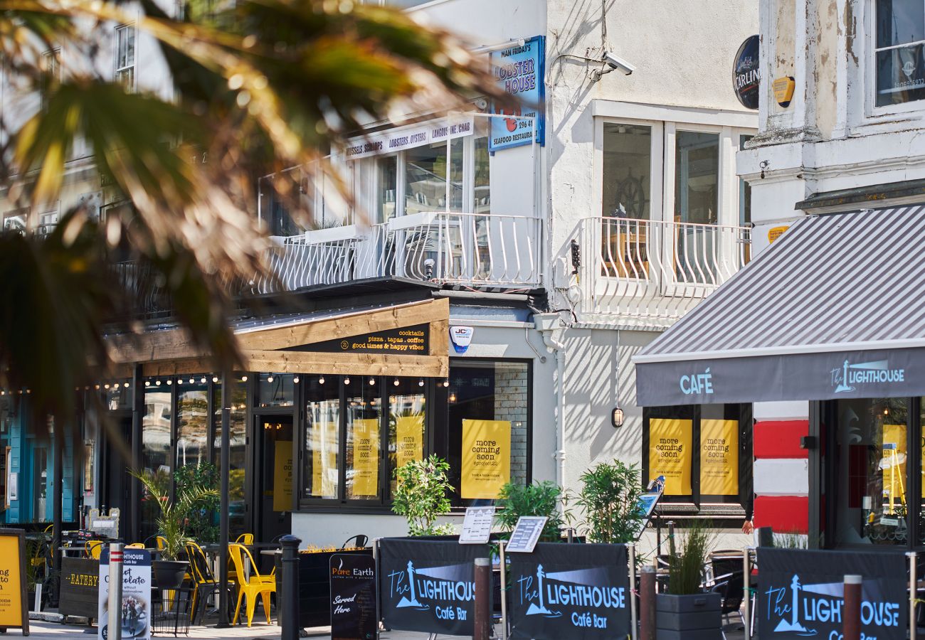 Fresh Escapes - The Moorings - Sleeps 4 - Hot Tub - Torquay 