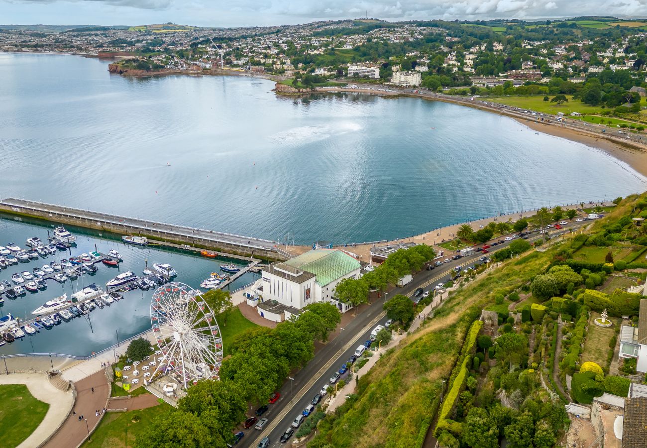 Fresh Escapes - The Moorings - Sleeps 4 - Hot Tub - Torquay 