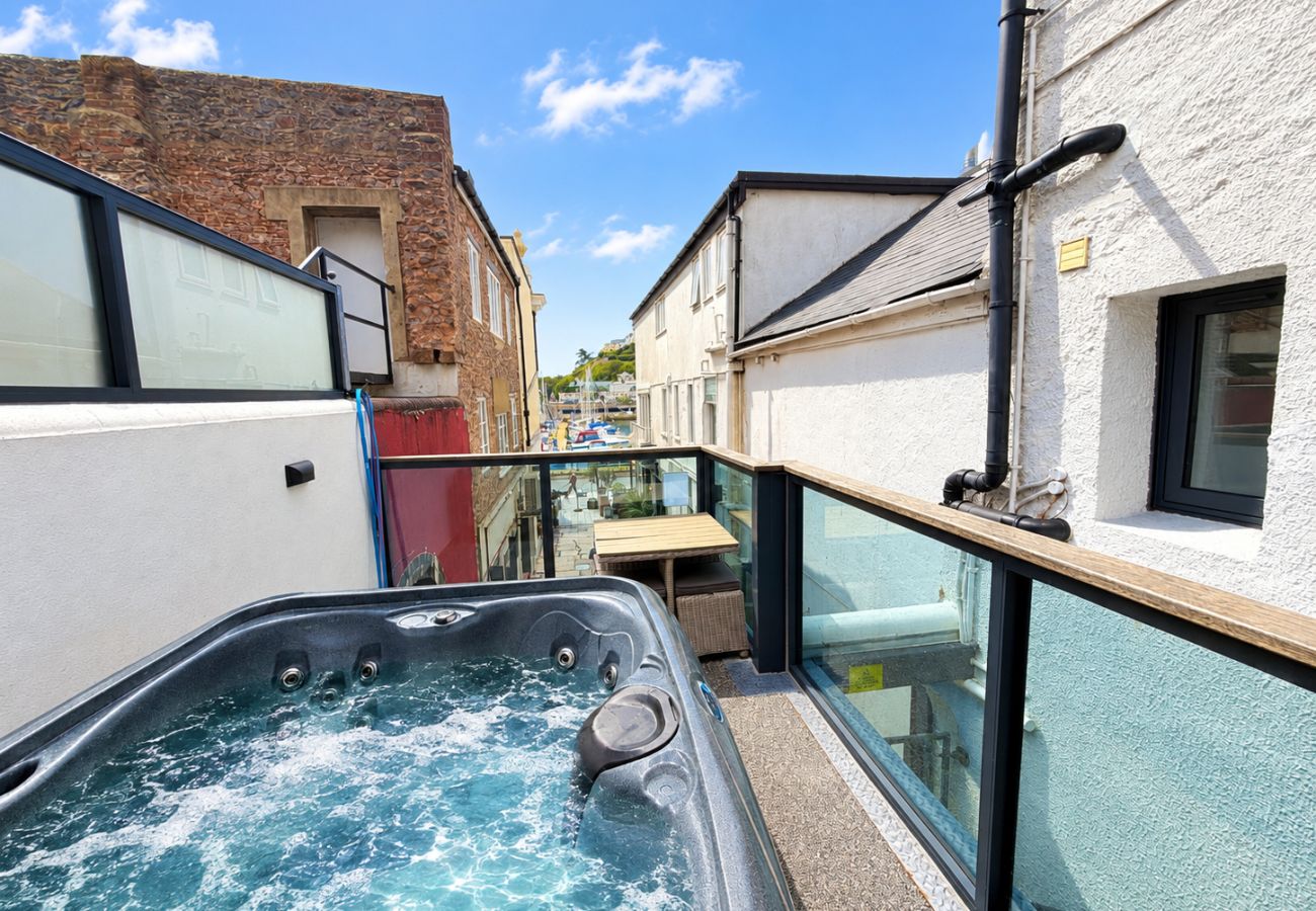 Apartment in Torquay - Harbour Breeze – Chic Harbourfront Apartment with Hot Tub & Sea Views