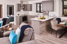 Apartment in Torquay - Harbour Breeze - on Harbour with hot tub