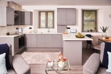 Apartment in Torquay - Harbour Breeze - on Harbour with hot tub
