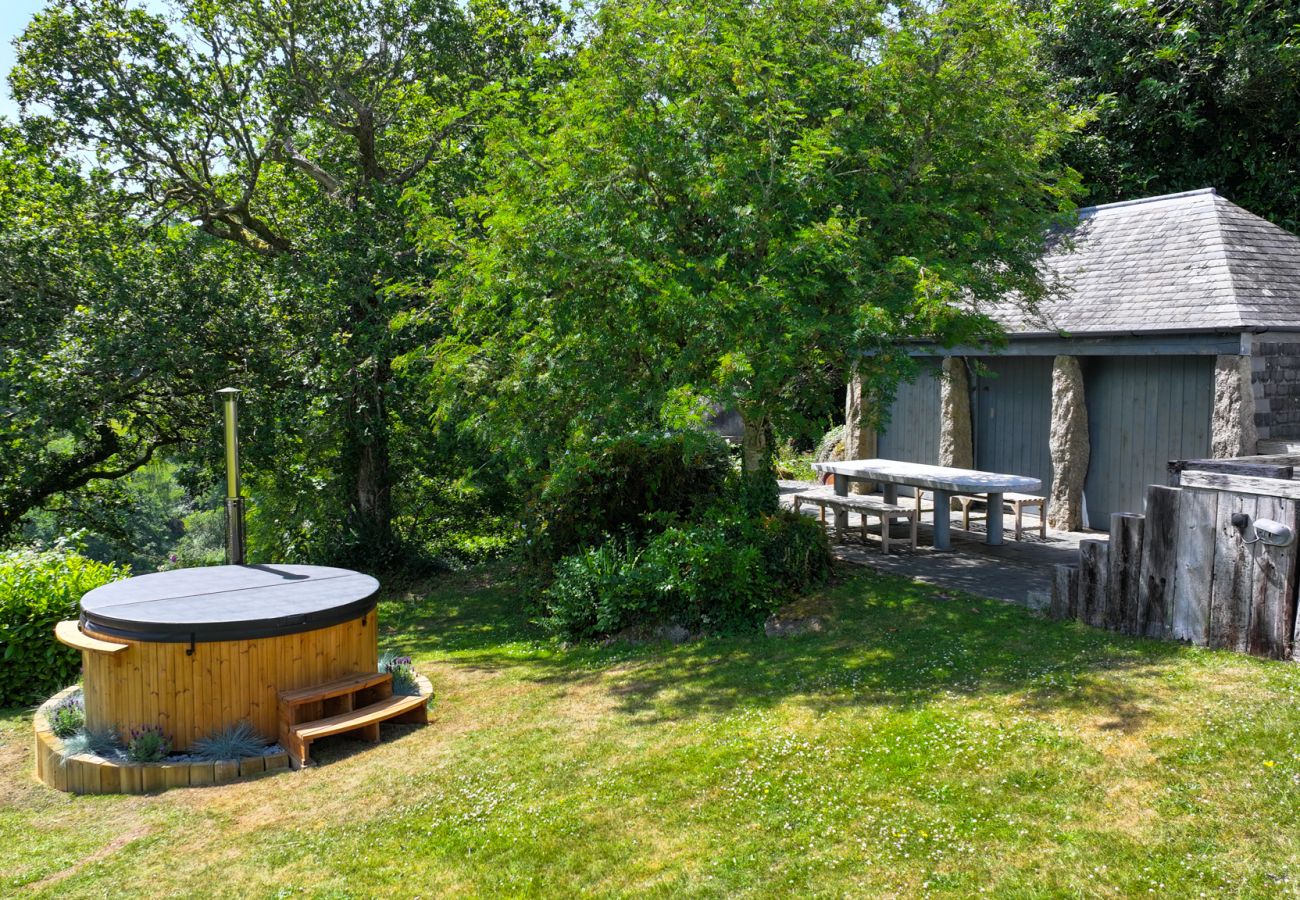House in Lustleigh - Higher Mapstone – Luxury Dartmoor Retreat with Hot Tub, Speactular Views and Games Barn