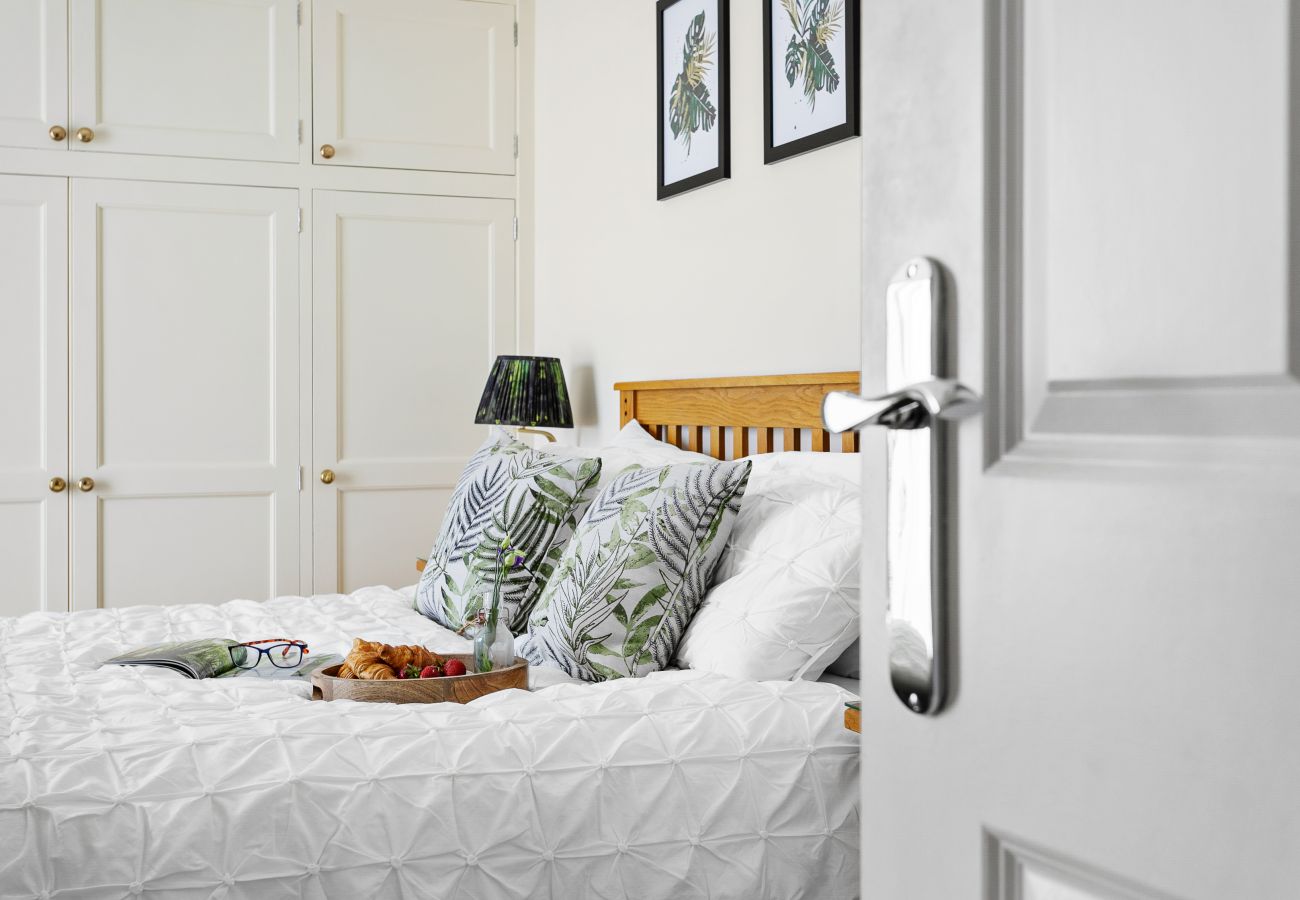 Fresh Escapes - Sovereign House - 2 Bed Apartment - Torquay Fresh Escapes - Sovereign House - 2 Bed Apartment - Torquay