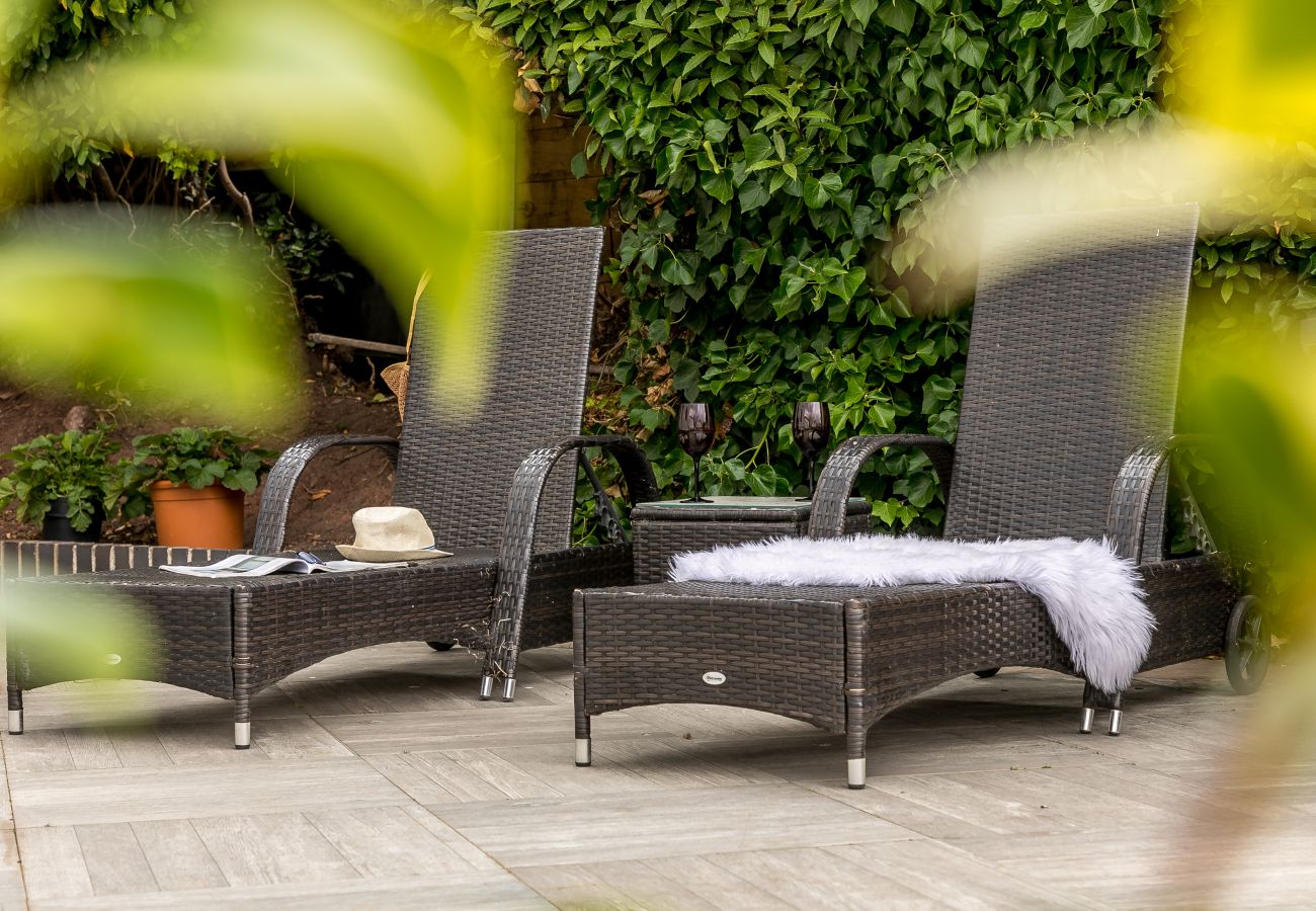 South-facing garden courtyard at Coombe Bank apartment, Teignmouth