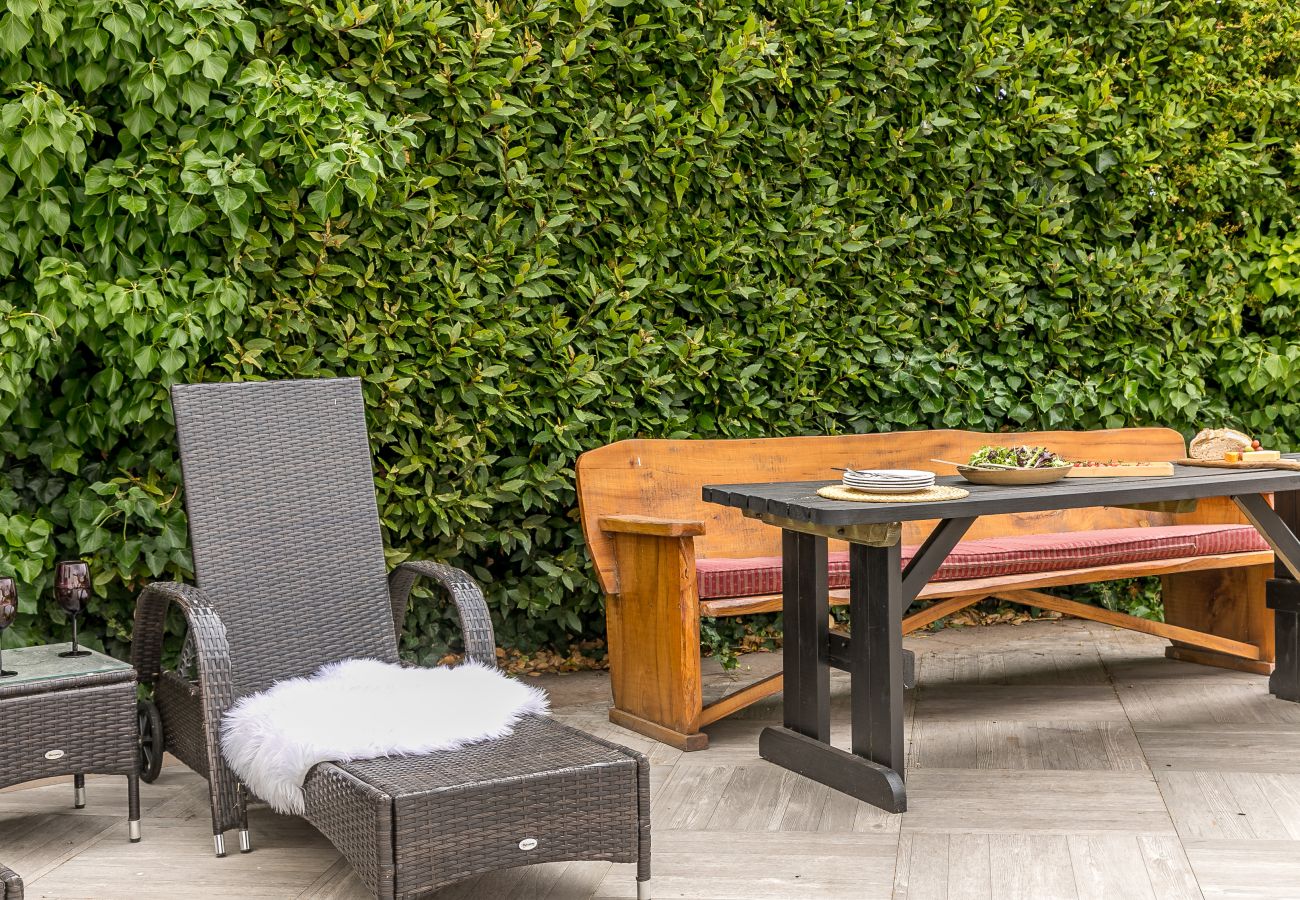 Private courtyard garden at Coombe Bank, Teignmouth