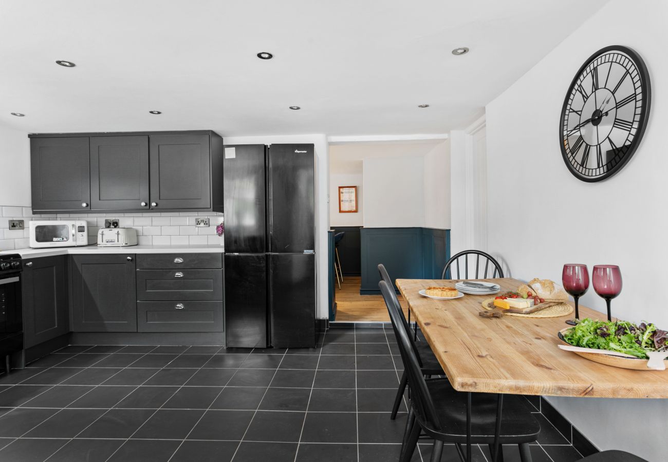 Fully equipped kitchen and dining area in Coombe Bank holiday apartment
