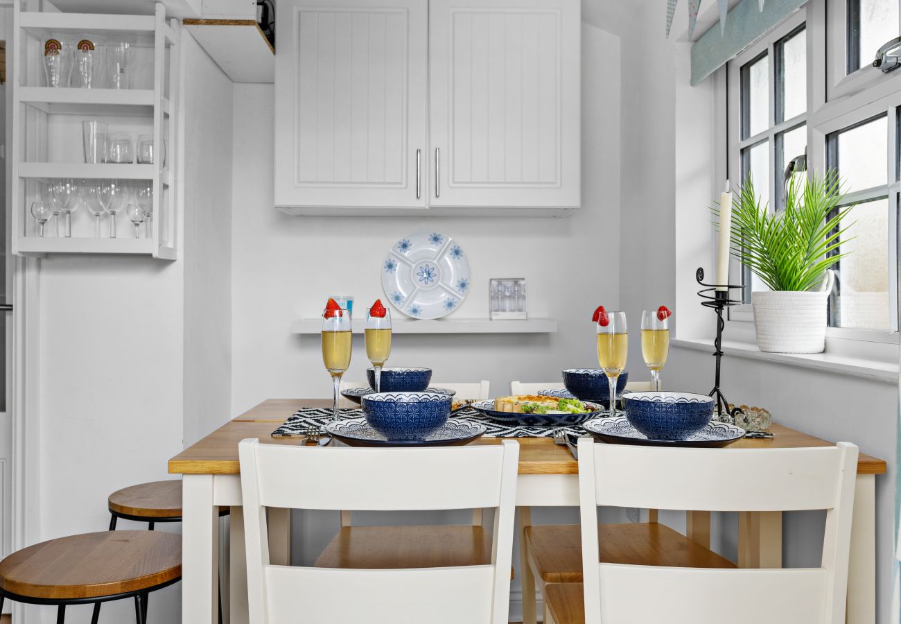 House in Torquay - The Boathouse - Panoramic Sea View Retreat, near Town, Marina & Beach and Parking House in Torquay - The Boathouse - Panoramic Sea View Retreat, near Town, Marina & Beach and Parking