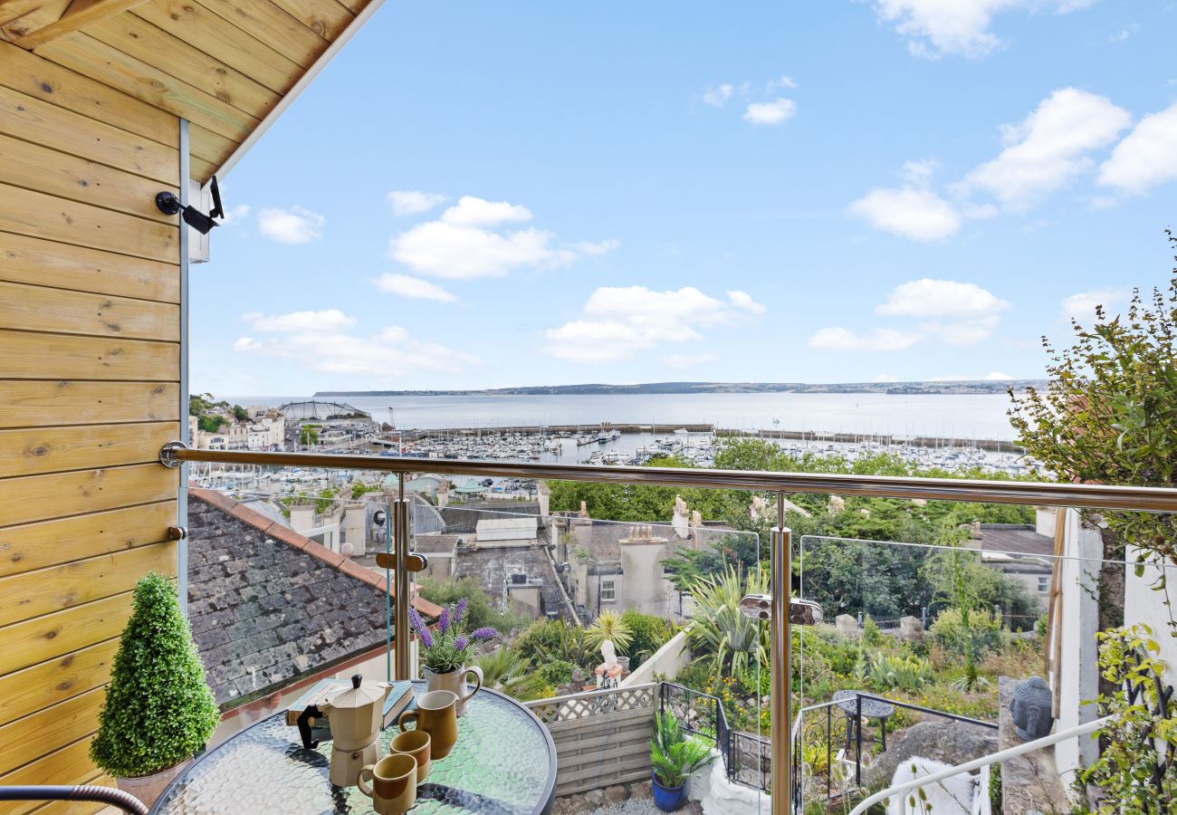 House in Torquay - The Boathouse - Panoramic Sea View Retreat, near Town, Marina & Beach and Parking House in Torquay - The Boathouse - Panoramic Sea View Retreat, near Town, Marina & Beach and Parking