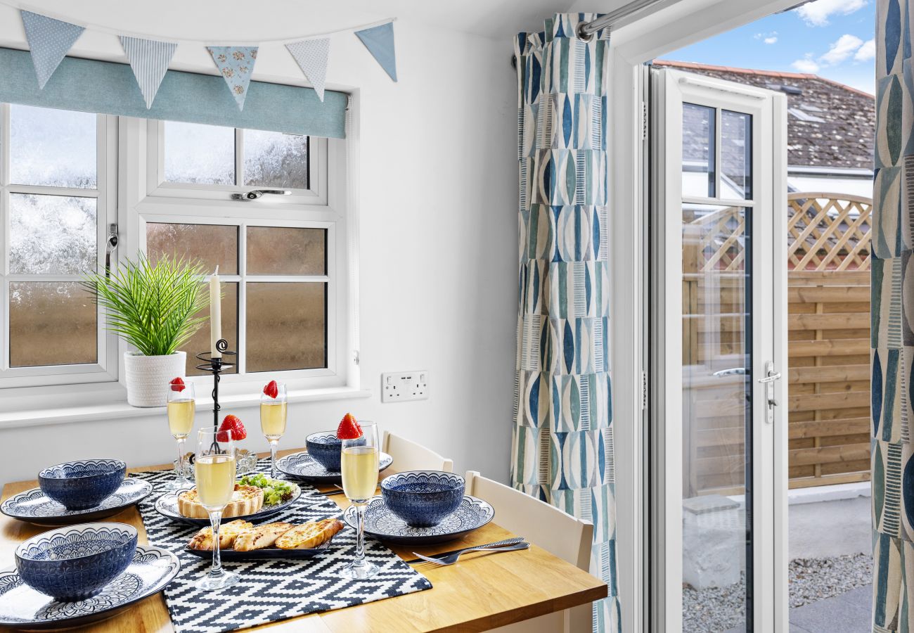 House in Torquay - The Boathouse - Panoramic Sea View Retreat, near Town, Marina & Beach and Parking House in Torquay - The Boathouse - Panoramic Sea View Retreat, near Town, Marina & Beach and Parking