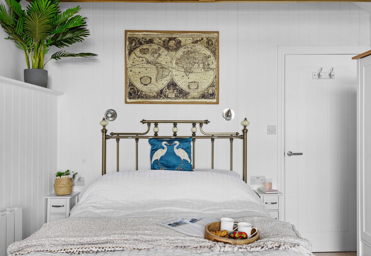 House in Torquay - The Boathouse - Panoramic Sea View Retreat, near Town, Marina & Beach and Parking House in Torquay - The Boathouse - Panoramic Sea View Retreat, near Town, Marina & Beach and Parking