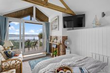 House in Torquay - The Boathouse - Panoramic Sea View Retreat, near Town, Marina & Beach and Parking