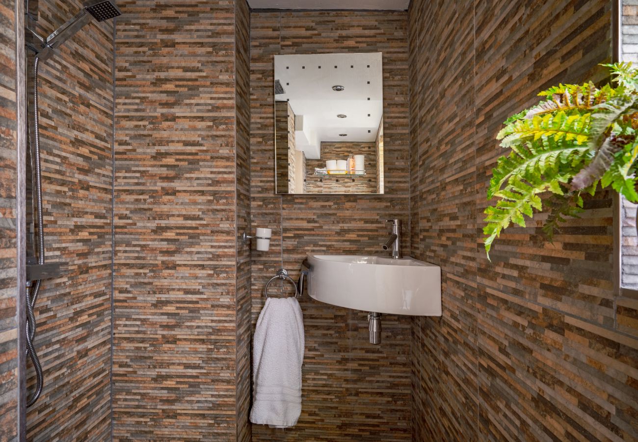 Cottage in Holcombe - The Cottage - Characterful, coastal with hot tub