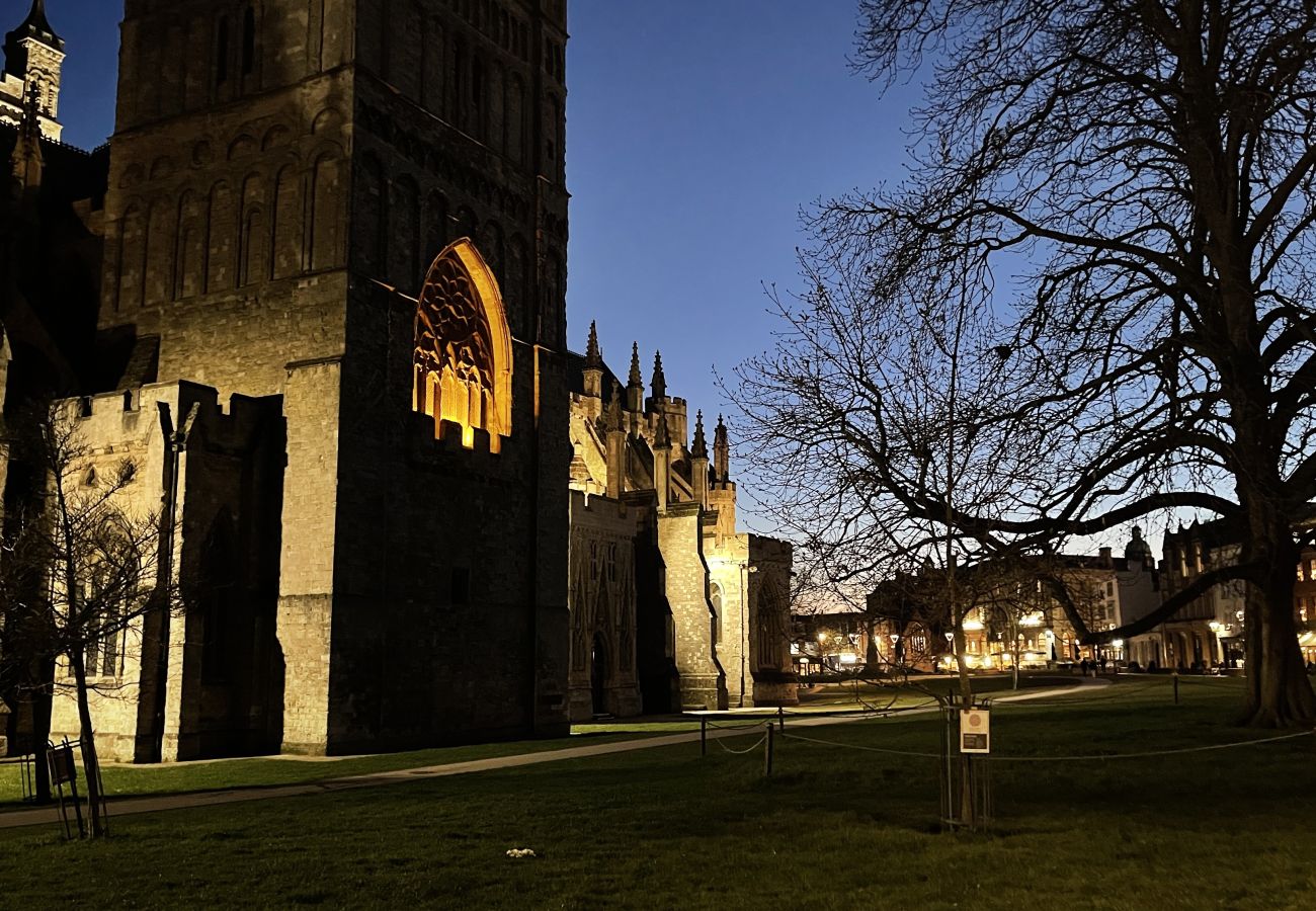 Apartment in Exeter - Cathedral Yard - Art Deco Luxury Apartment with Iconic Exeter Cathedral Views