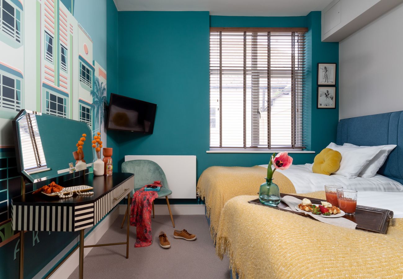 Twin style bedroom in Exeter flat