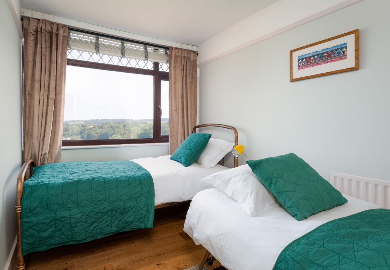 House in Paignton - The Spinney - Large home with hot tub, gym, amazing sea views