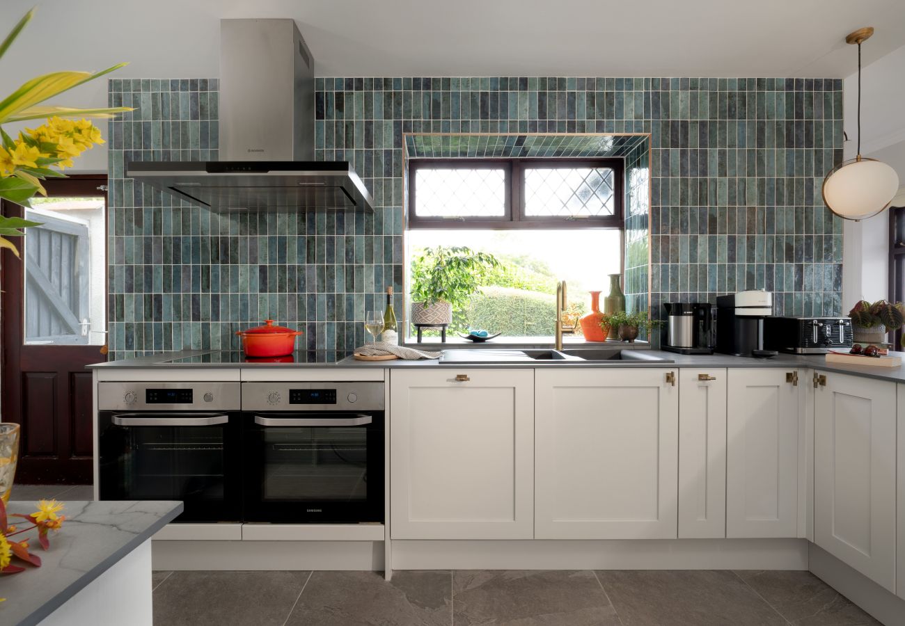 House in Paignton - The Spinney - Large home with hot tub, gym, amazing sea views