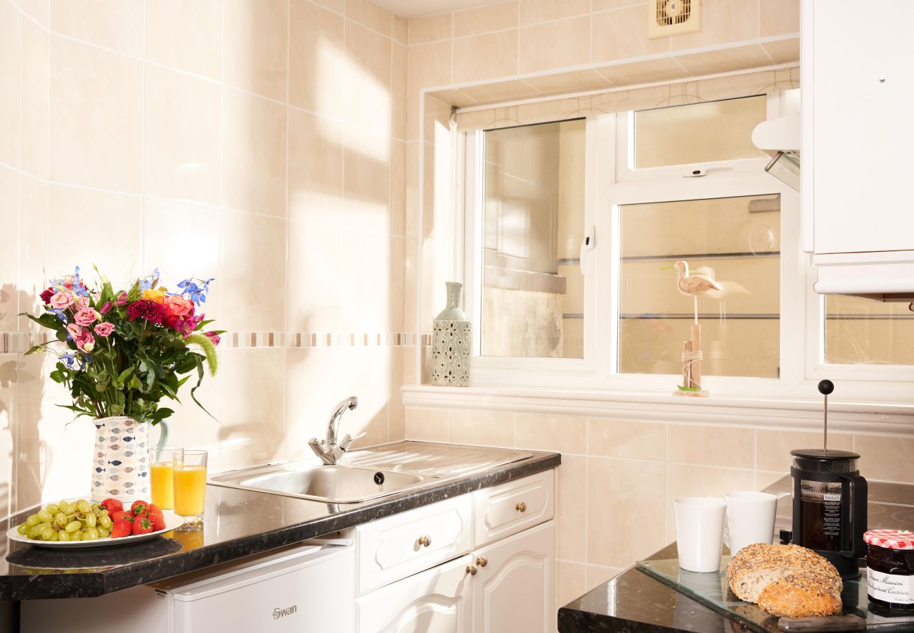 Studio in Torquay - Bayfort Sea Studio - cosy, terrace, sea views Studio in Torquay - Bayfort Sea Studio - cosy, terrace, sea views