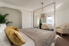 Apartment in Teignmouth - The Crab Shack - directly on beach, private balconies