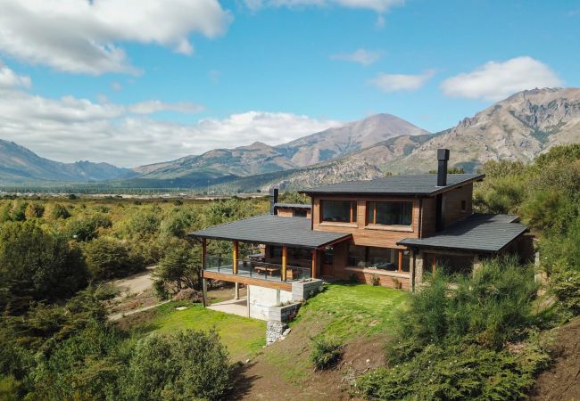  in San Carlos de Bariloche - ARE28 Lindisima casa luminosa en Arelauquen, con vista a las montañas y a las canchas de polo