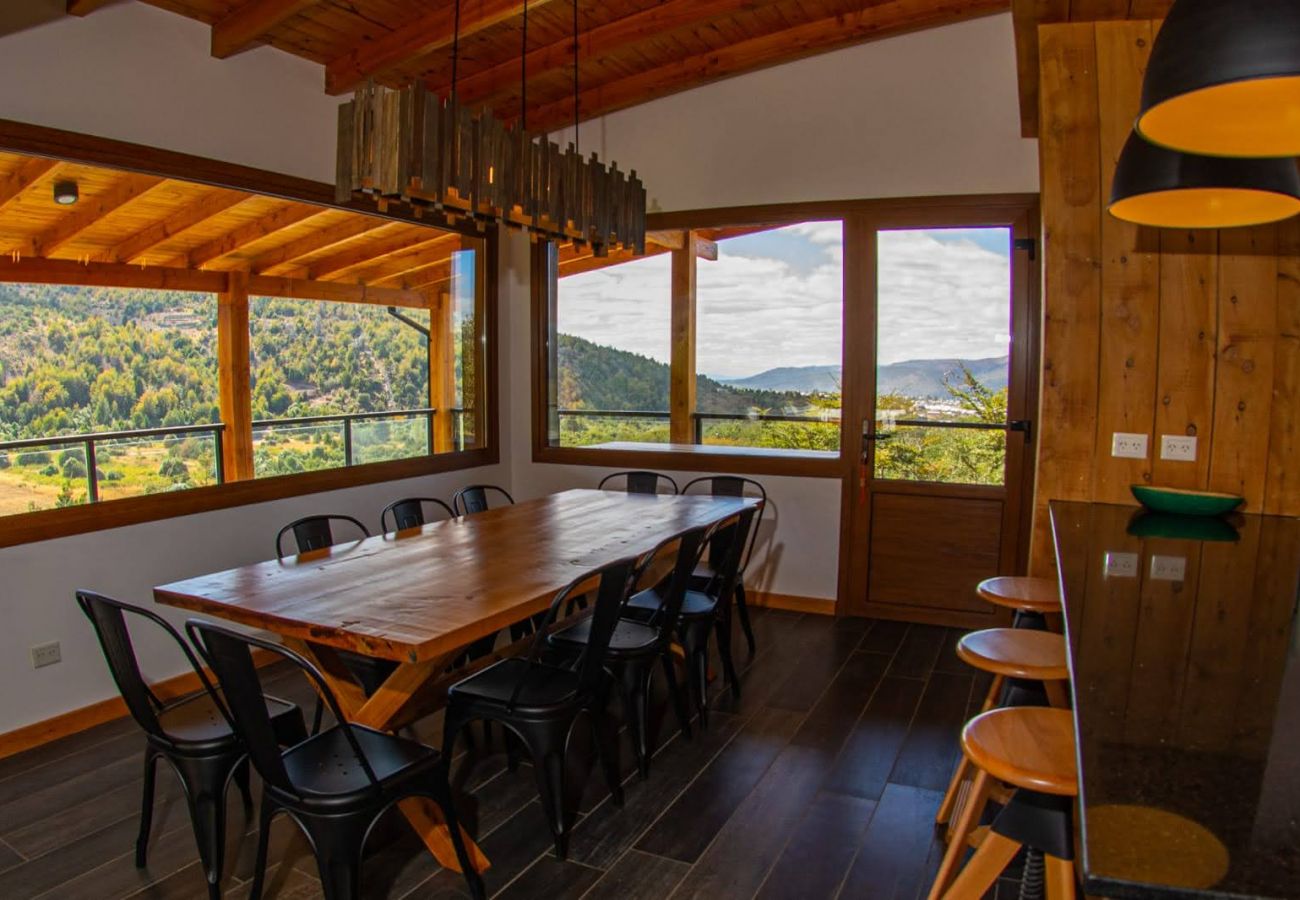 House in San Carlos de Bariloche - ARE28 Lindisima casa luminosa en Arelauquen, con vista a las montañas y a las canchas de polo