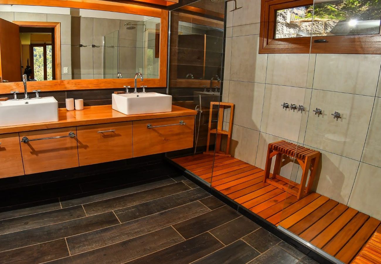 House in San Carlos de Bariloche - ARE28 Lindisima casa luminosa en Arelauquen, con vista a las montañas y a las canchas de polo