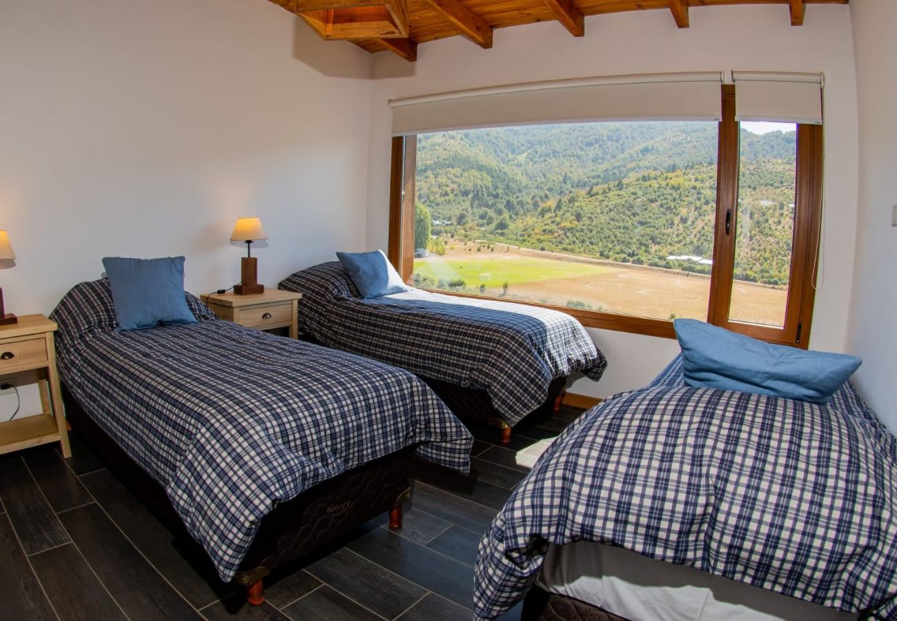 House in San Carlos de Bariloche - ARE28 Lindisima casa luminosa en Arelauquen, con vista a las montañas y a las canchas de polo