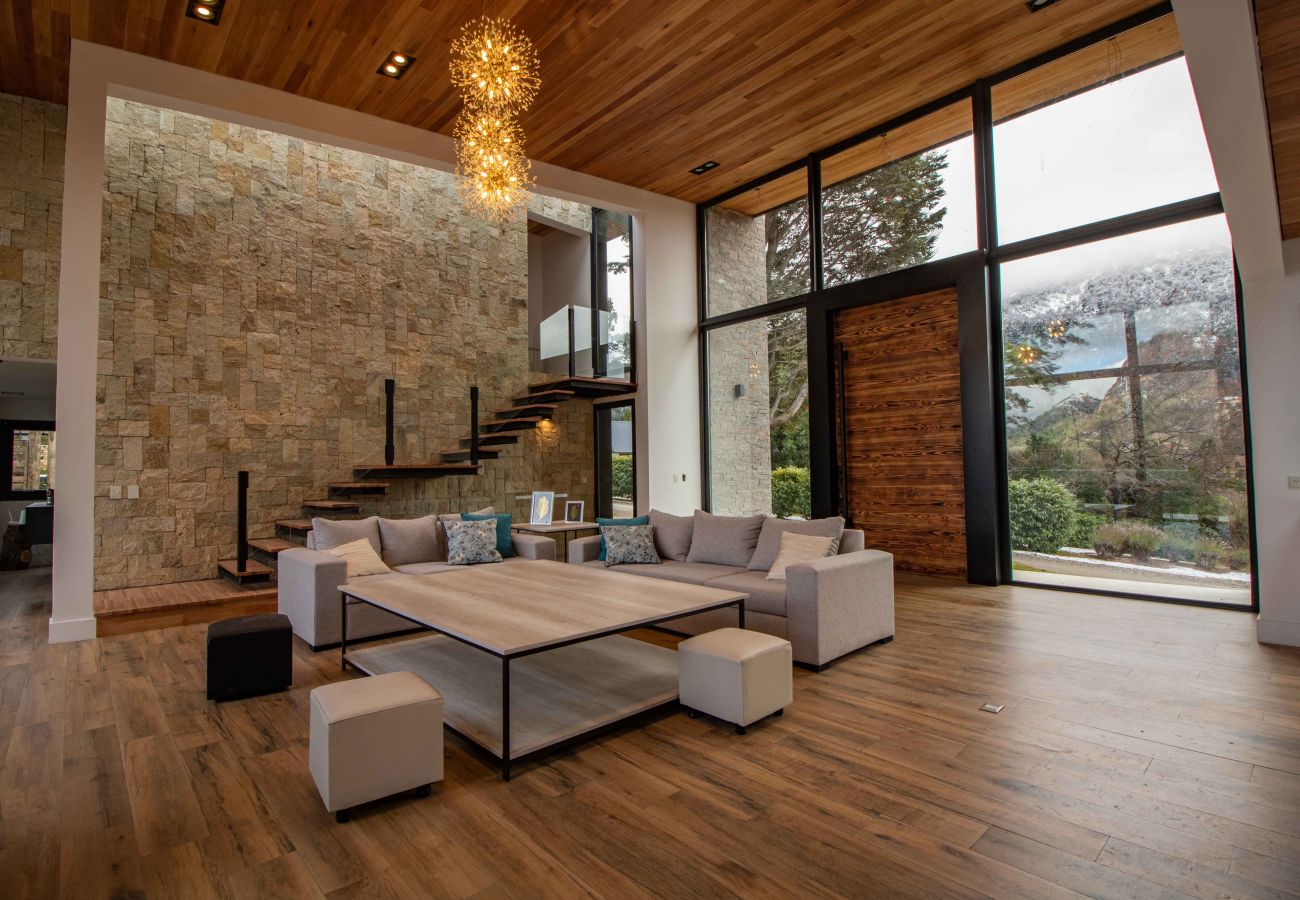 House in San Carlos de Bariloche - CASA EN ARELAUQUEN CON INCREIBLES VISTAS EN TODOS SUS AMBIENTES