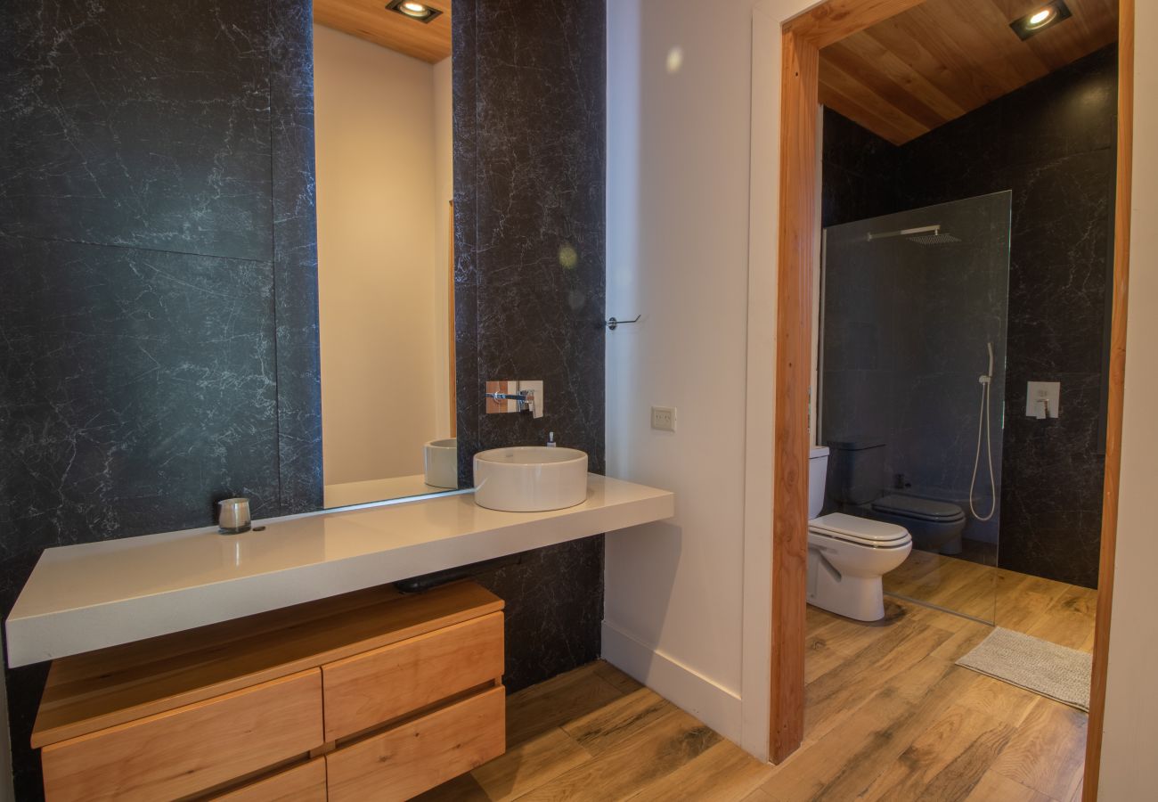 House in San Carlos de Bariloche - CASA EN ARELAUQUEN CON INCREIBLES VISTAS EN TODOS SUS AMBIENTES