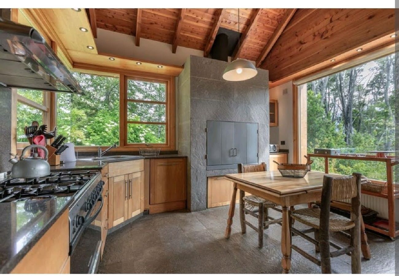 House in San Carlos de Bariloche - MORE06C Espectacular casa a orillas del lago Moreno con muelle y jacuzzi exterior