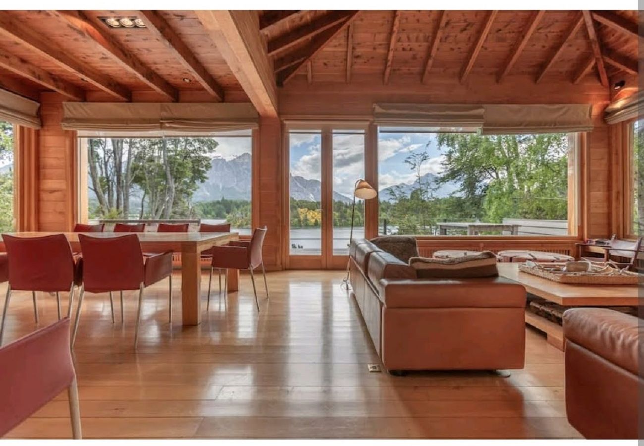 House in San Carlos de Bariloche - MORE06C Espectacular casa a orillas del lago Moreno con muelle y jacuzzi exterior