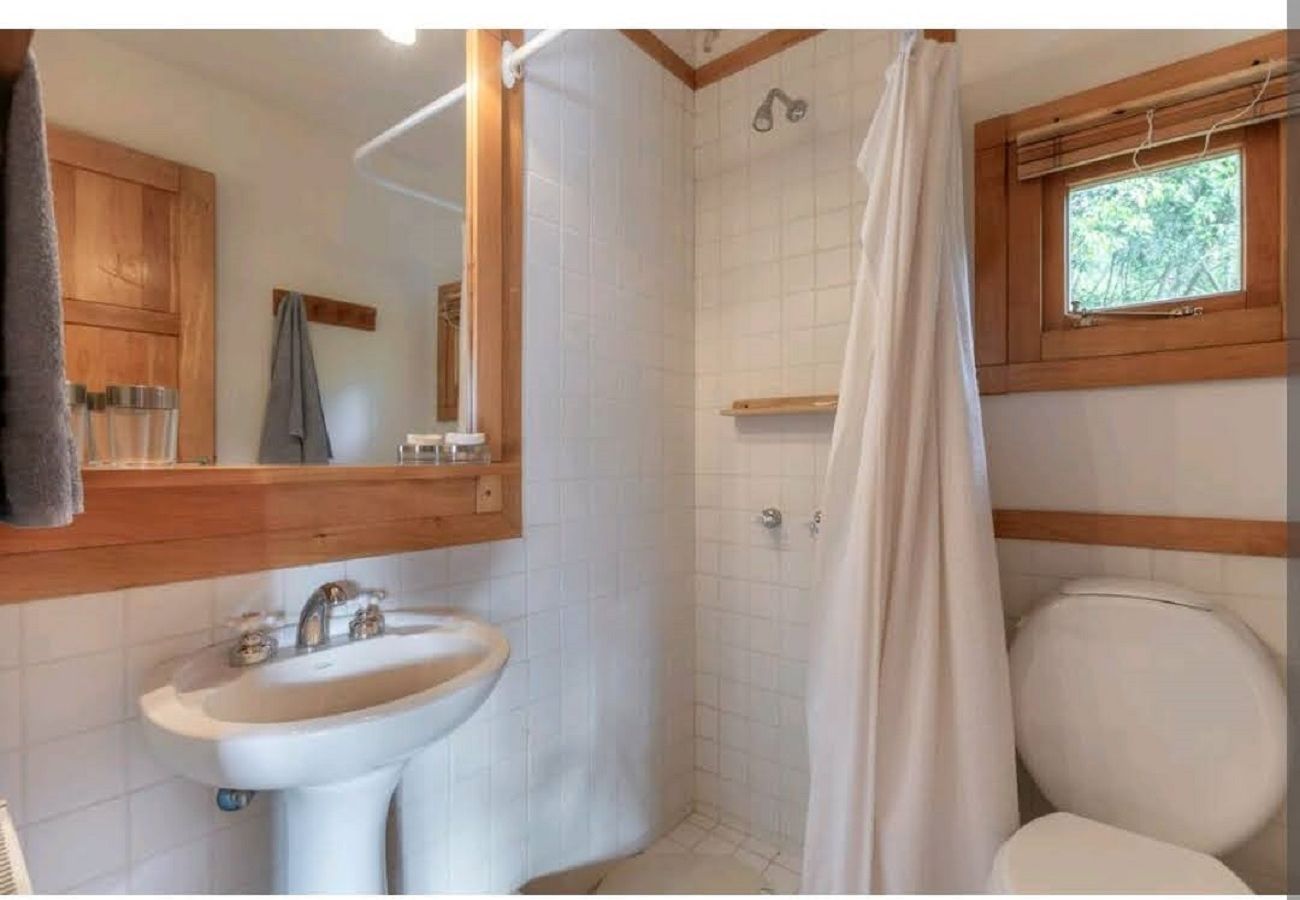 House in San Carlos de Bariloche - MORE06C Espectacular casa a orillas del lago Moreno con muelle y jacuzzi exterior