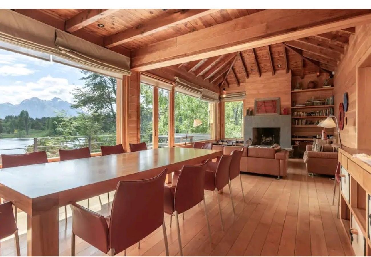 House in San Carlos de Bariloche - MORE06C Espectacular casa a orillas del lago Moreno con muelle y jacuzzi exterior