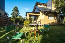Cabin in San Carlos de Bariloche - Cálido complejo de 3 departamentos ubicado a 20 mts de la playa del Lago Moreno.