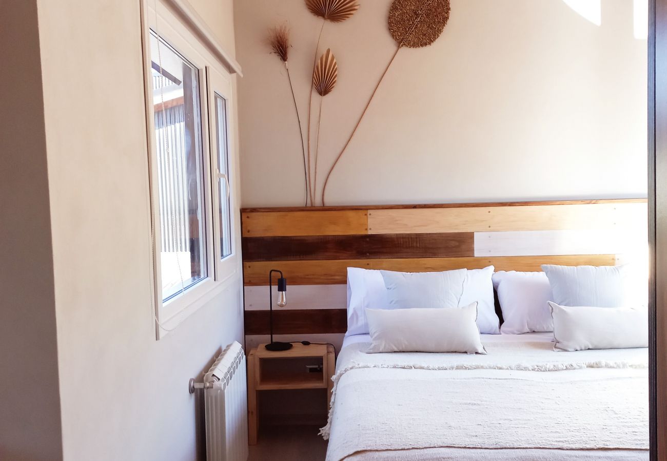 Cabin in San Carlos de Bariloche - Cálido complejo de 3 dúplex ubicados a 20 mts de la playa del Lago Moreno.