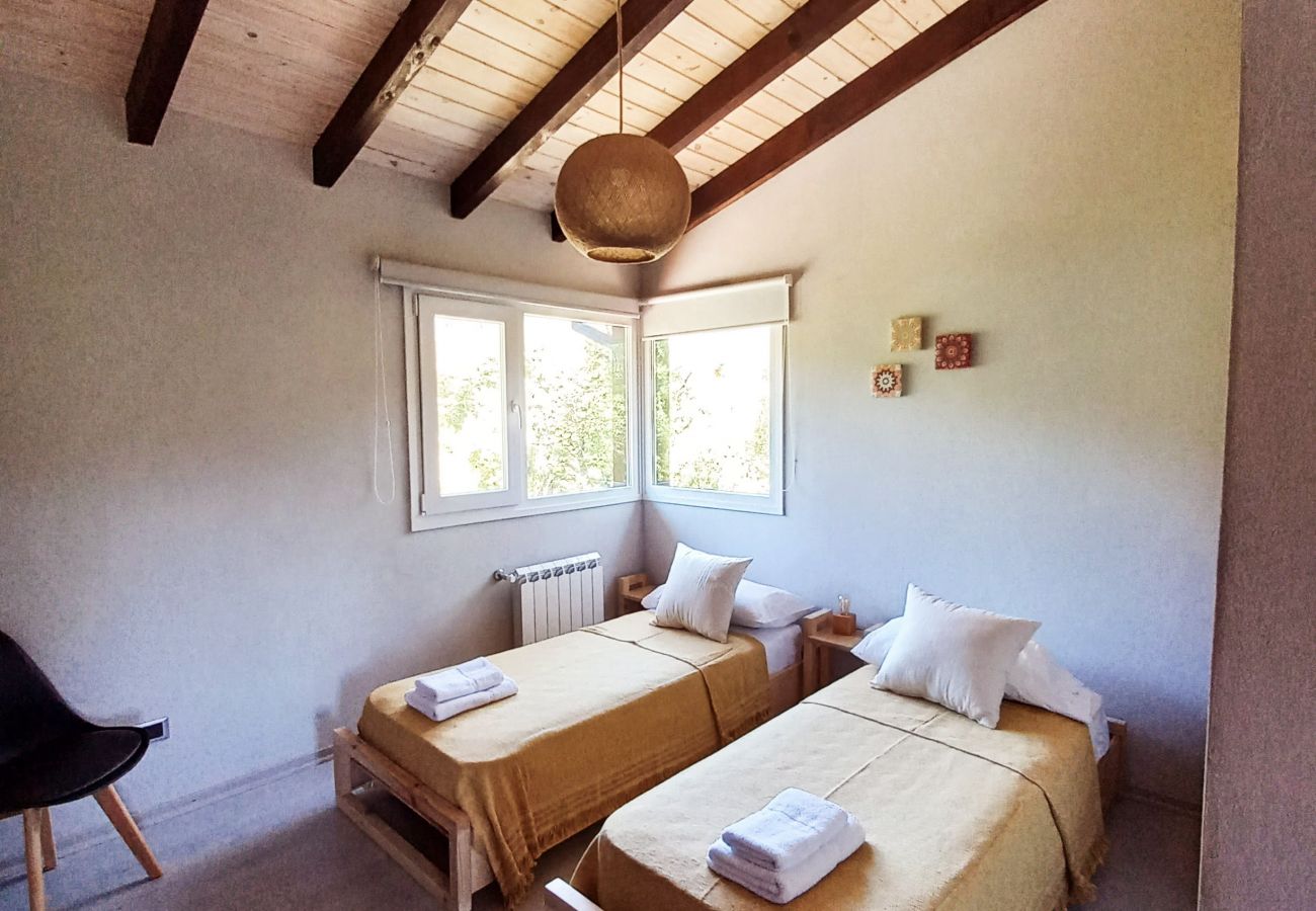 Cabin in San Carlos de Bariloche - Cálido complejo de 3 dúplex ubicados a 20 mts de la playa del Lago Moreno.