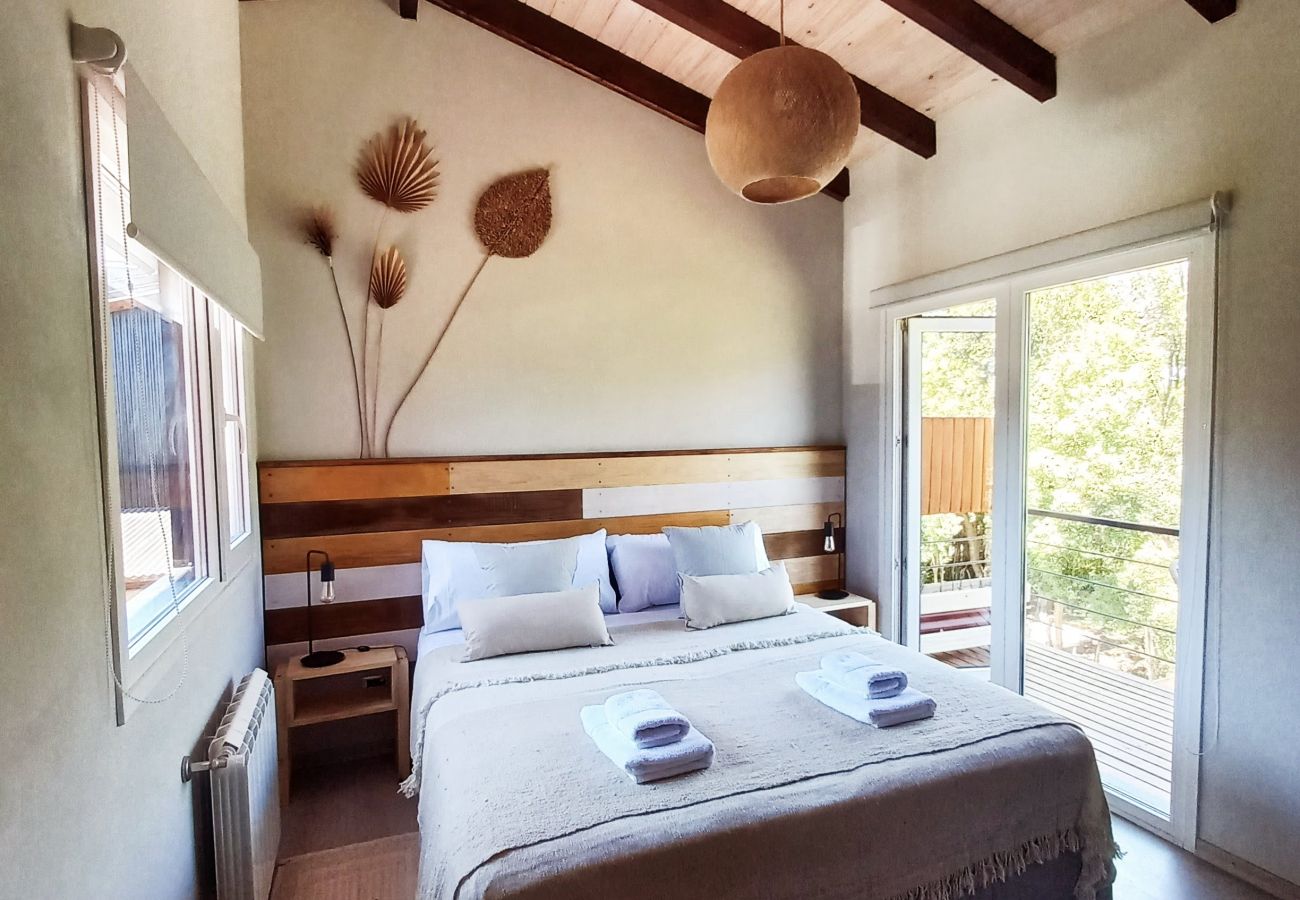 Cabin in San Carlos de Bariloche - Cálido complejo de 3 dúplex ubicados a 20 mts de la playa del Lago Moreno.