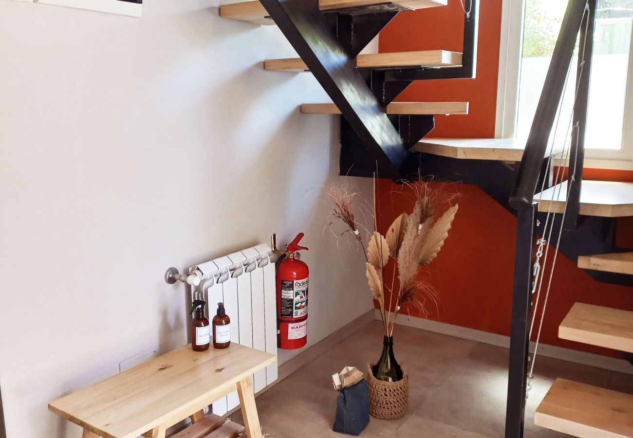 Cabin in San Carlos de Bariloche - Cálido complejo de 3 dúplex ubicados a 20 mts de la playa del Lago Moreno.