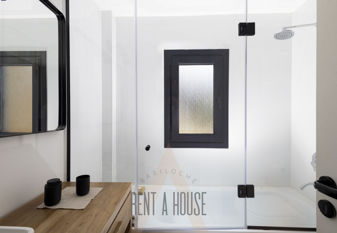 House in San Carlos de Bariloche - ARE32 - DIVINE HOUSE ON ARELAUQUEN GOLF