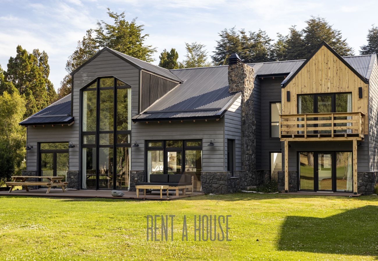 House in San Carlos de Bariloche - ARE32 - DIVINE HOUSE ON ARELAUQUEN GOLF