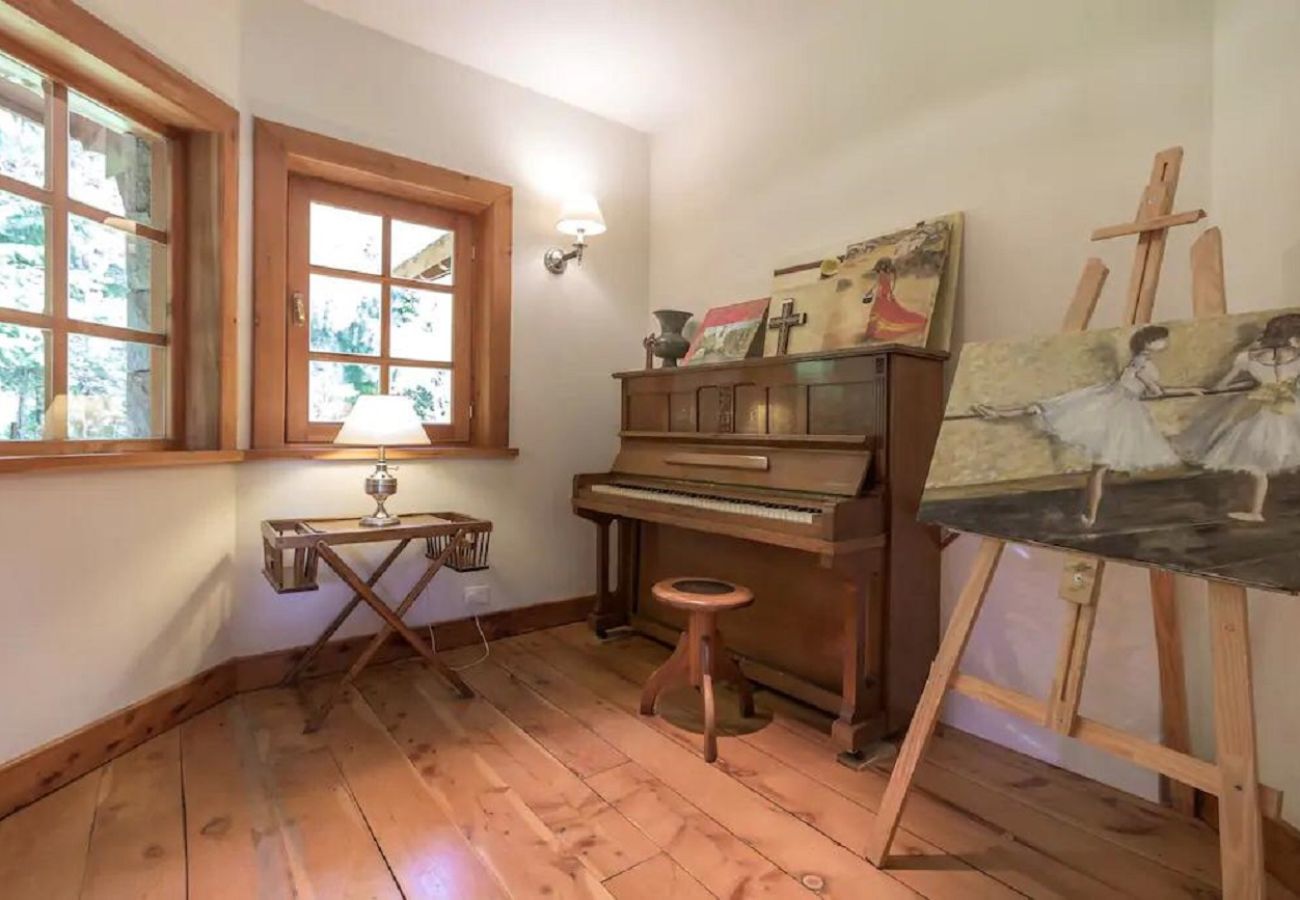 House in San Carlos de Bariloche - HUAPI01C IMPONENTE CASA CON COSTA, RODEADA DE BOSQUE A ORILLAS DEL LAGO NAHUEL HUAPI.