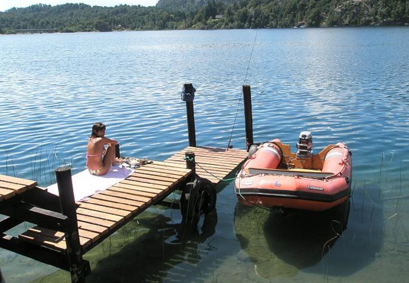 House in San Carlos de Bariloche - HUAPI01C IMPONENTE CASA CON COSTA, RODEADA DE BOSQUE A ORILLAS DEL LAGO NAHUEL HUAPI.