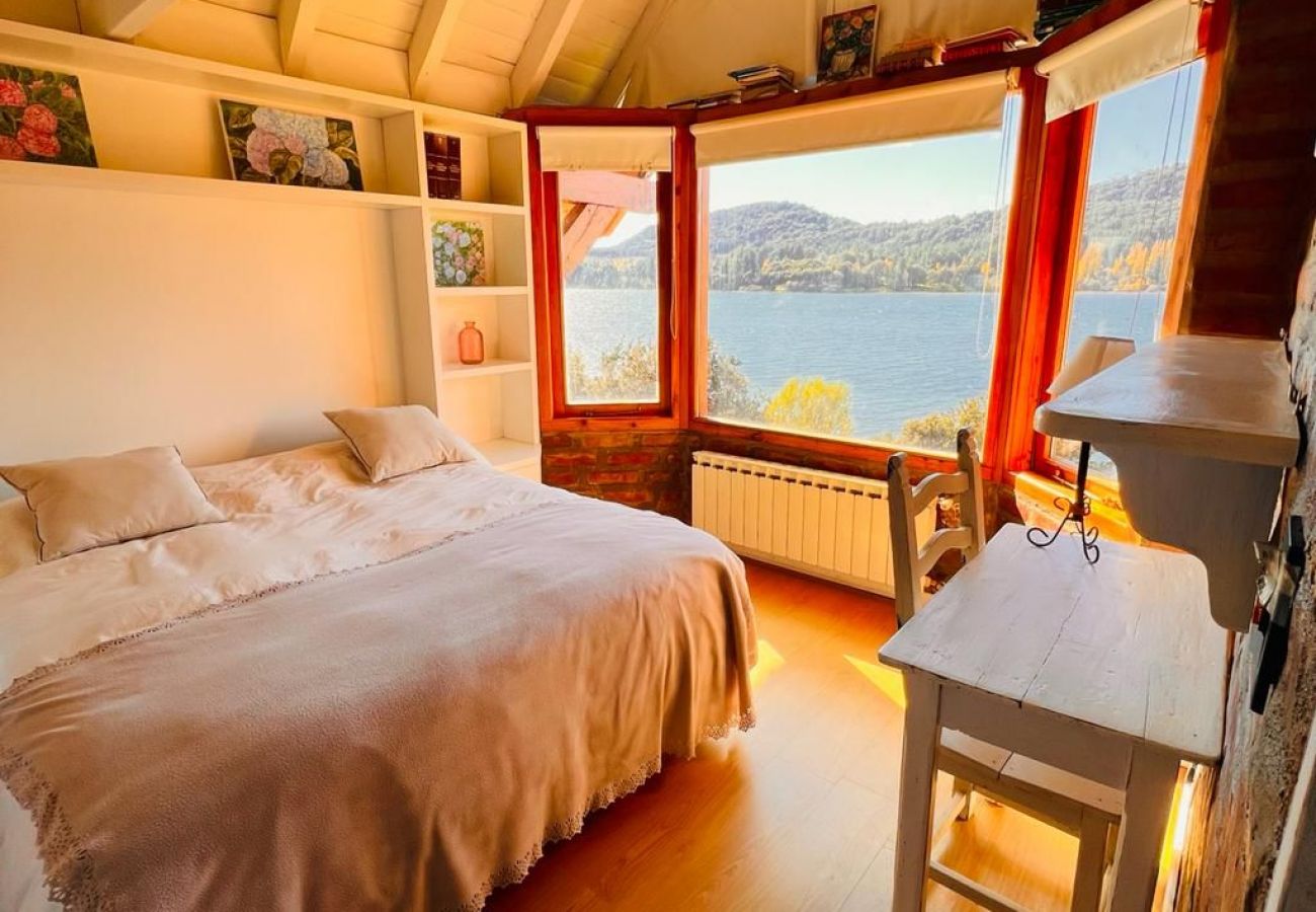 House in San Carlos de Bariloche - HUAPI07C Exclusive house with sandy beach on Lake Nahuel Huapi