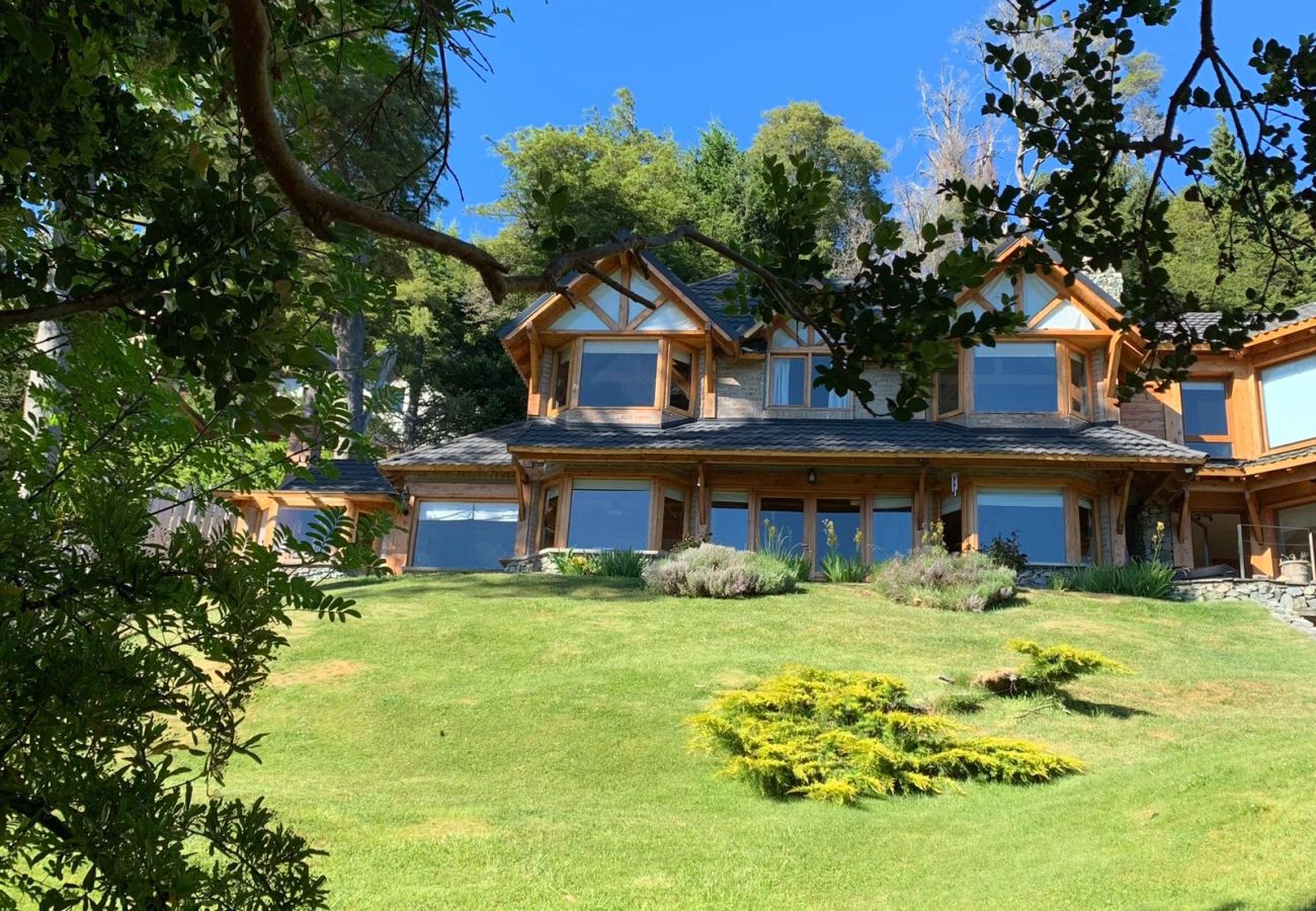 House in San Carlos de Bariloche - HUAPI07C Exclusive house with sandy beach on Lake Nahuel Huapi