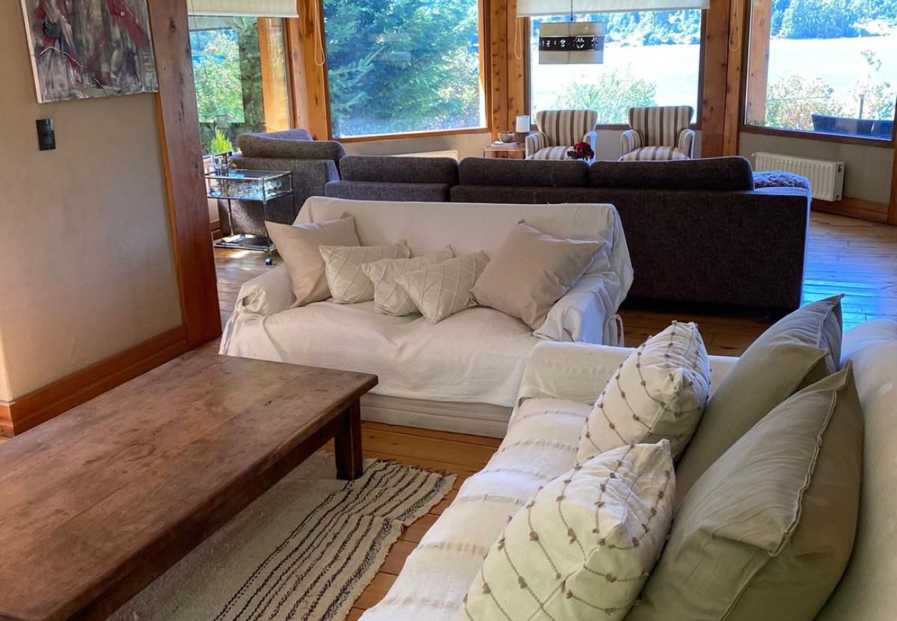 House in San Carlos de Bariloche - HUAPI07C Exclusive house with sandy beach on Lake Nahuel Huapi