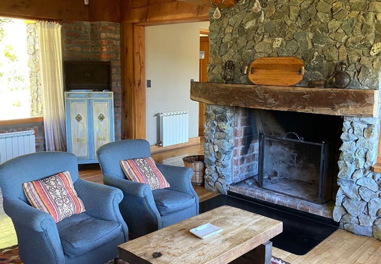 House in San Carlos de Bariloche - HUAPI07C Exclusive house with sandy beach on Lake Nahuel Huapi