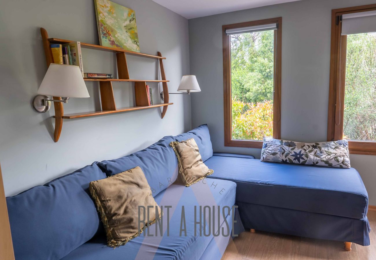 House in San Carlos de Bariloche - ARE12- COMODA Y CALIDA CASA EN ARELAUQUEN CON GALERÍAS Y HERMOSO JARDÍN CON VISTA A LAS MONTAÑAS