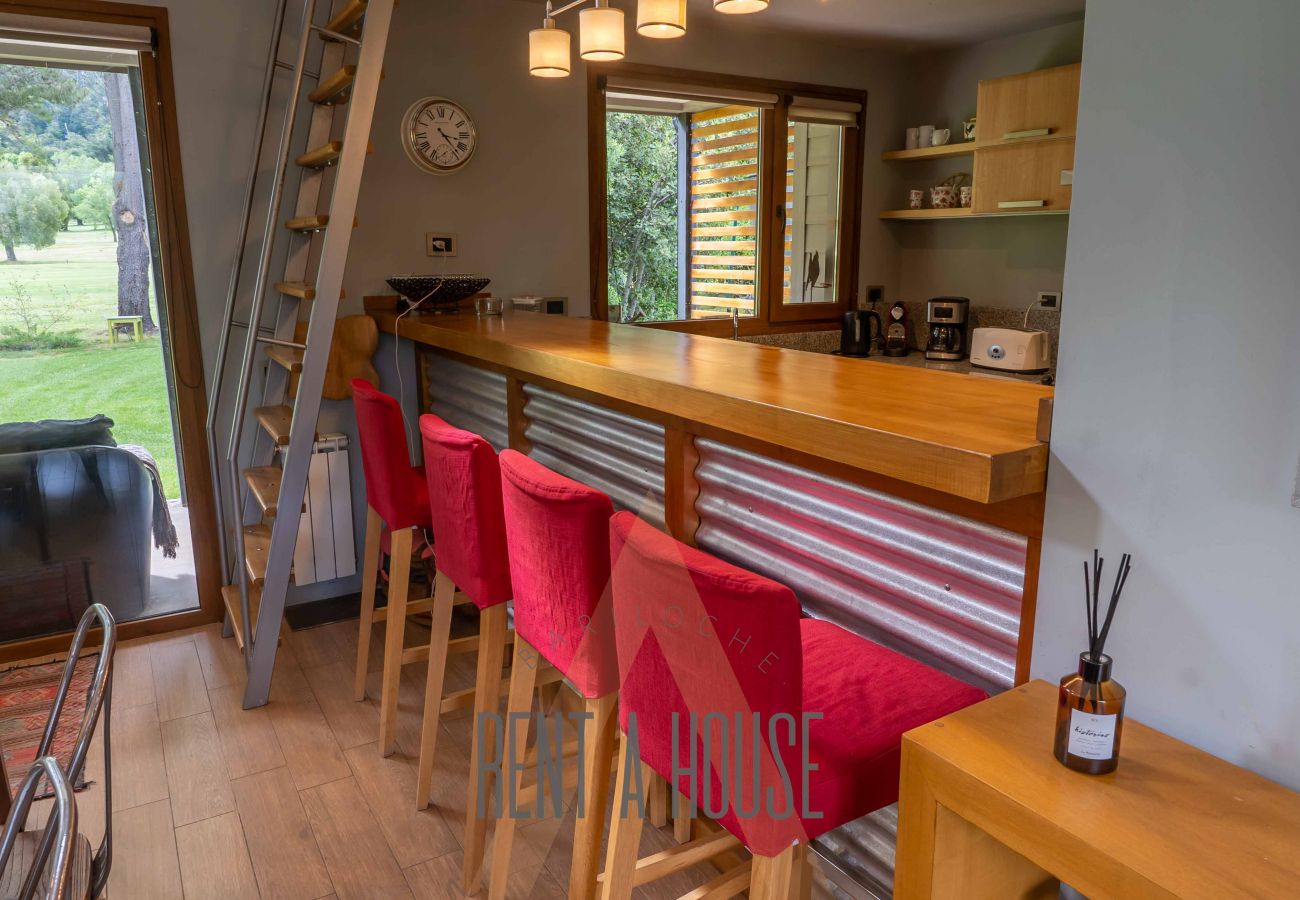 House in San Carlos de Bariloche - ARE12- COMODA Y CALIDA CASA EN ARELAUQUEN CON GALERÍAS Y HERMOSO JARDÍN CON VISTA A LAS MONTAÑAS