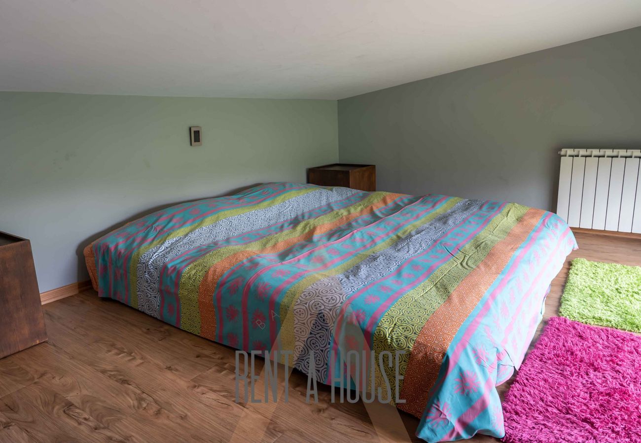 House in San Carlos de Bariloche - ARE12- COMODA Y CALIDA CASA EN ARELAUQUEN CON GALERÍAS Y HERMOSO JARDÍN CON VISTA A LAS MONTAÑAS