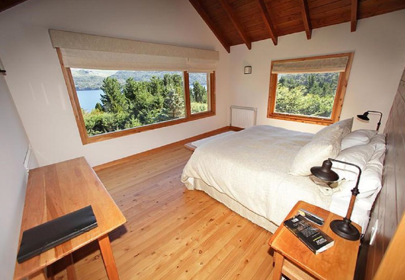 House in San Carlos de Bariloche - ARE37 DIVINE HOUSE IN ARELAUQUEN WITH LAKE VIEW
